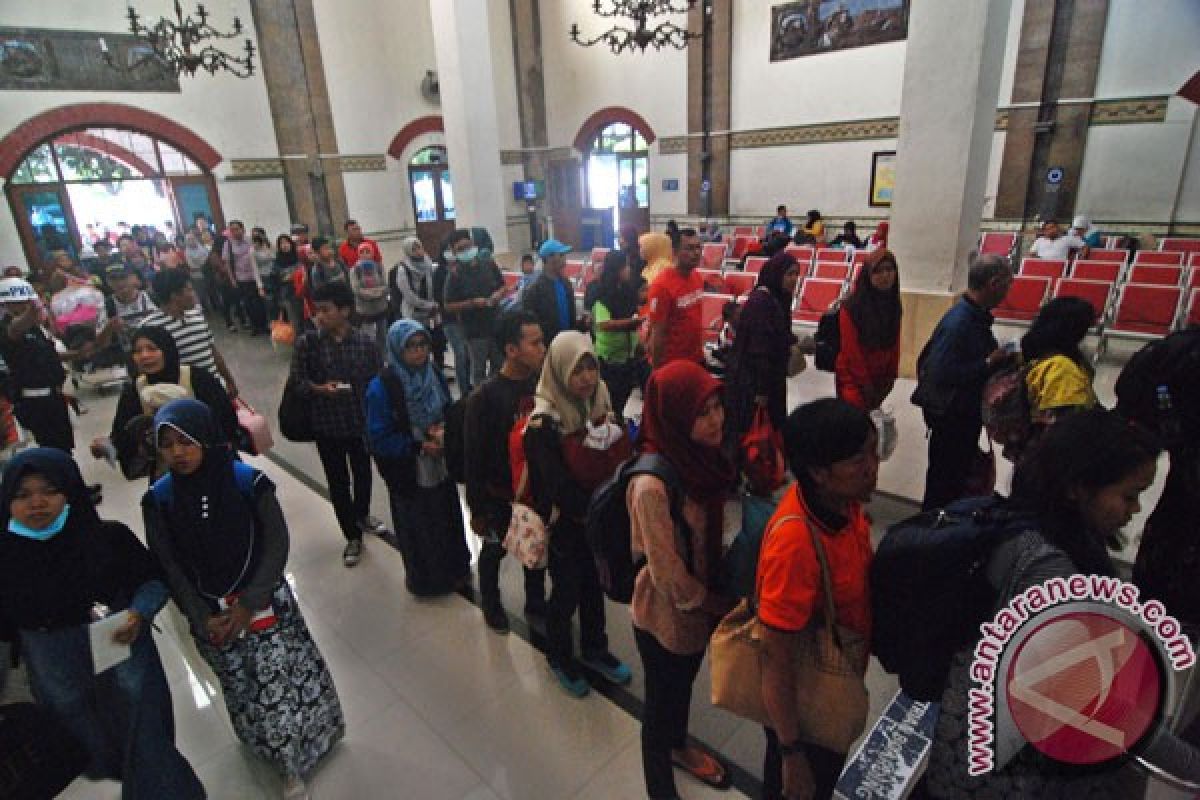 KAI Semarang operasikan kereta api tambahan Minggu