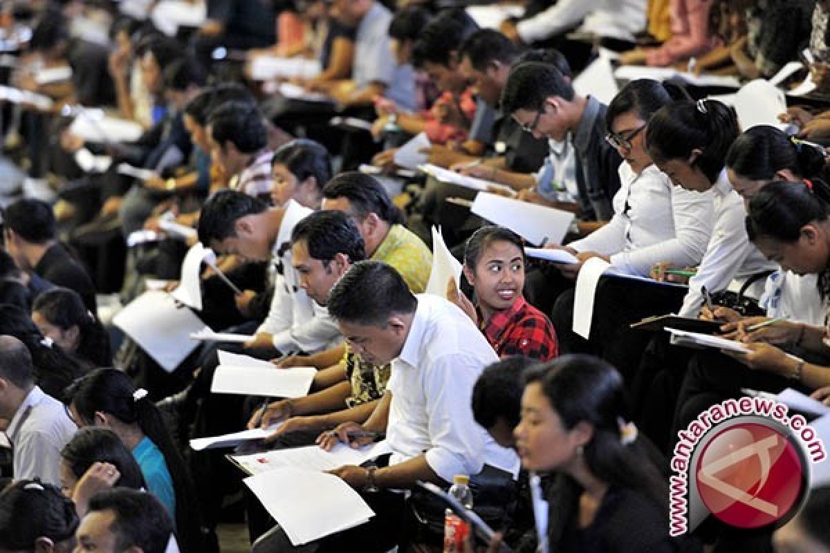 Puluhan Pelamar Tes Penyuluh Bahasa Bali Absen