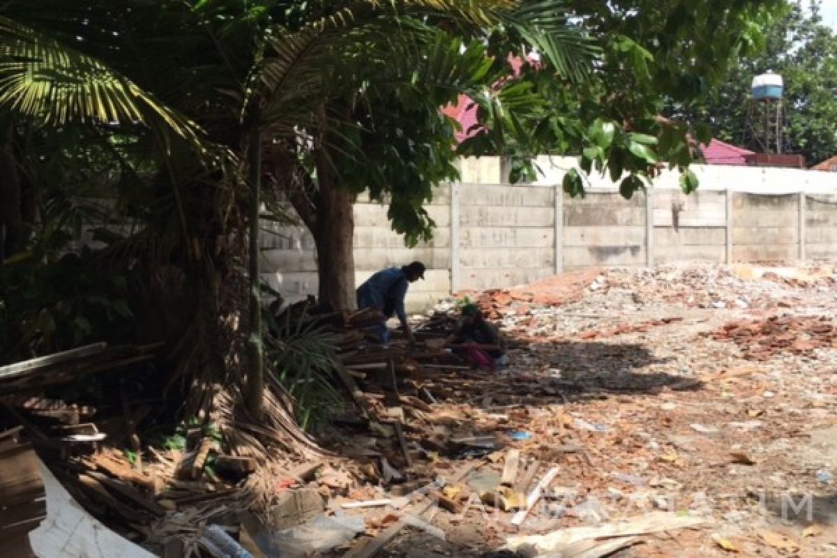 BPCB Trowulan Teliti Kerusakan Rumah Radio Bung Tomo