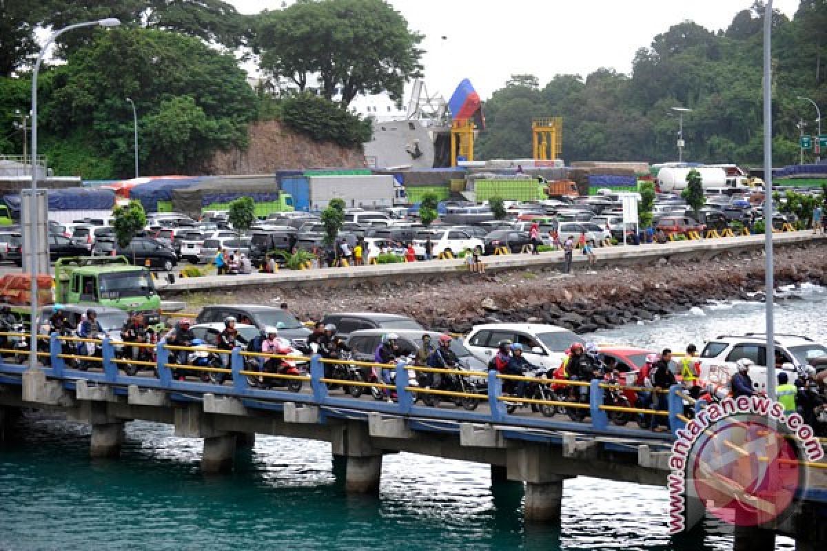 Arus kendaraan di Pelabuhan Merak normal