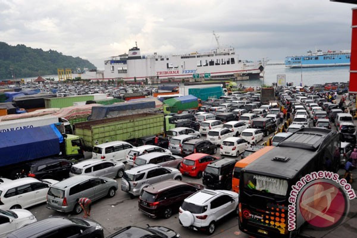 Arus mudik Pelabuhan Merak masih normal