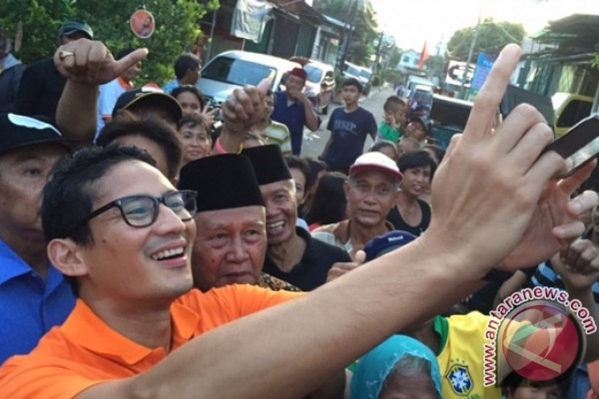 Saingi Yusril dan Ahok, Sandiaga bertekad lebih dekat dengan warga