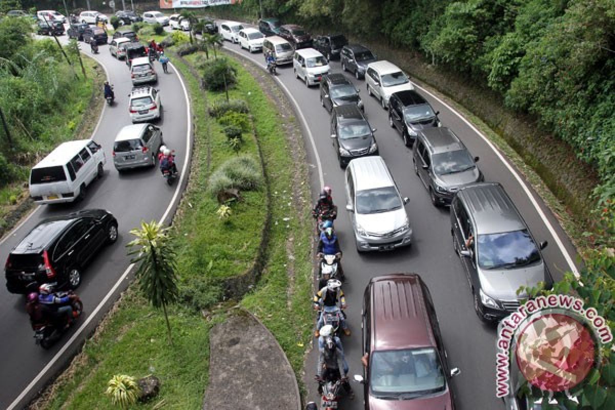 Puncak arus balik Sabtu hingga Minggu