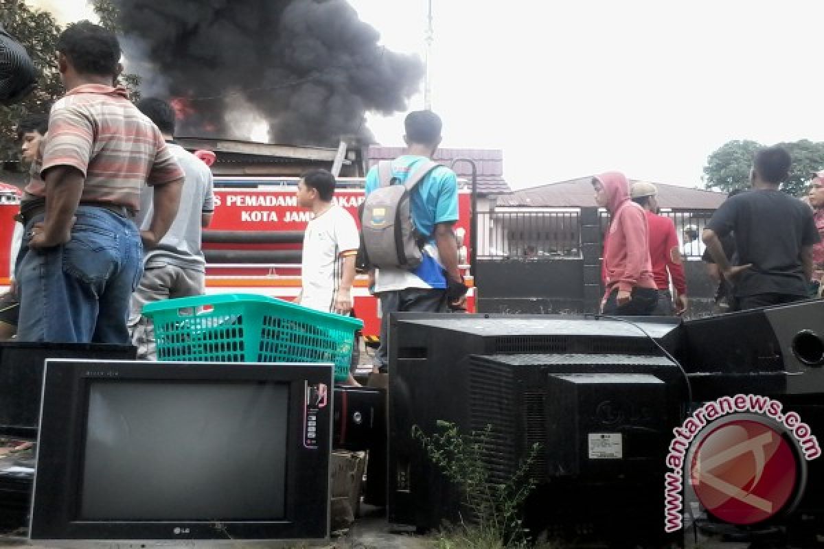  Kebakaran hanguskan dua rumah di Kenali, Jambi