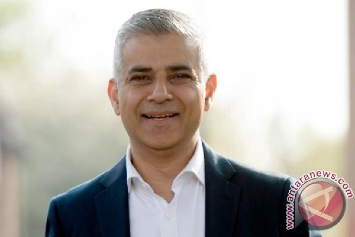 Anak Sopir Bus Jadi Wali Kota Muslim Pertama di London