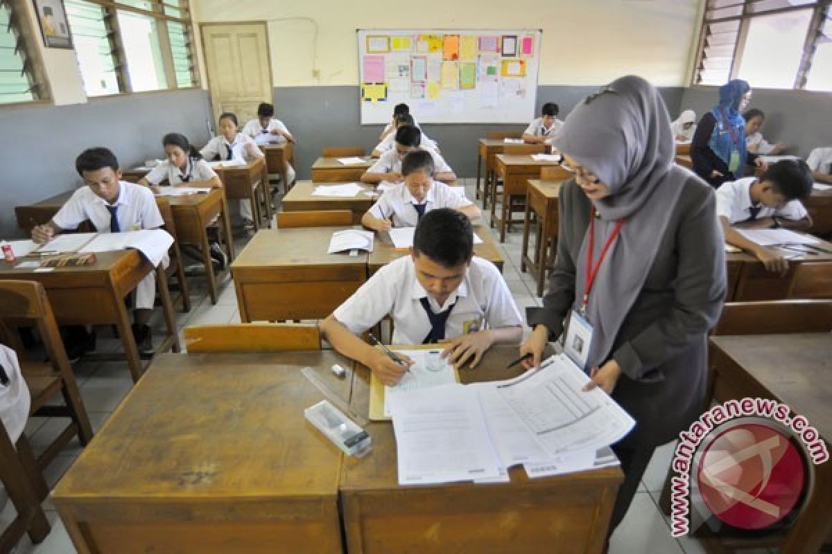 Disdik Bekasi Distribusikan Soal UN SMP