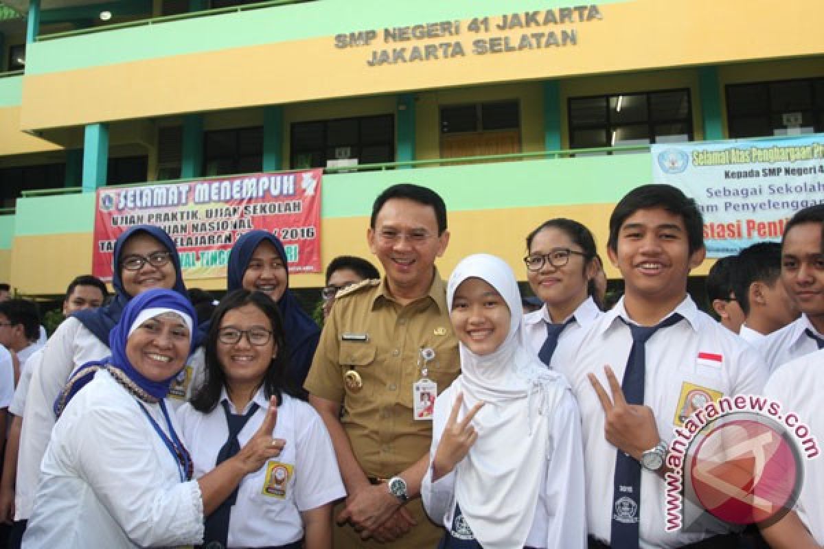 Gubernur DKI tinjau pelaksanaan UN SMP