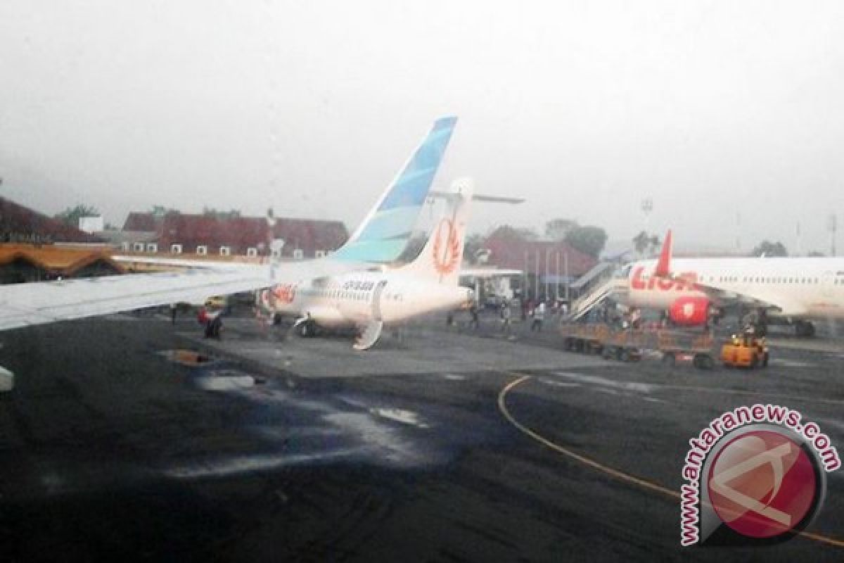 Delapan Penerbangan Terganggu Ditutupnya Bandara Syamsudin Noor 