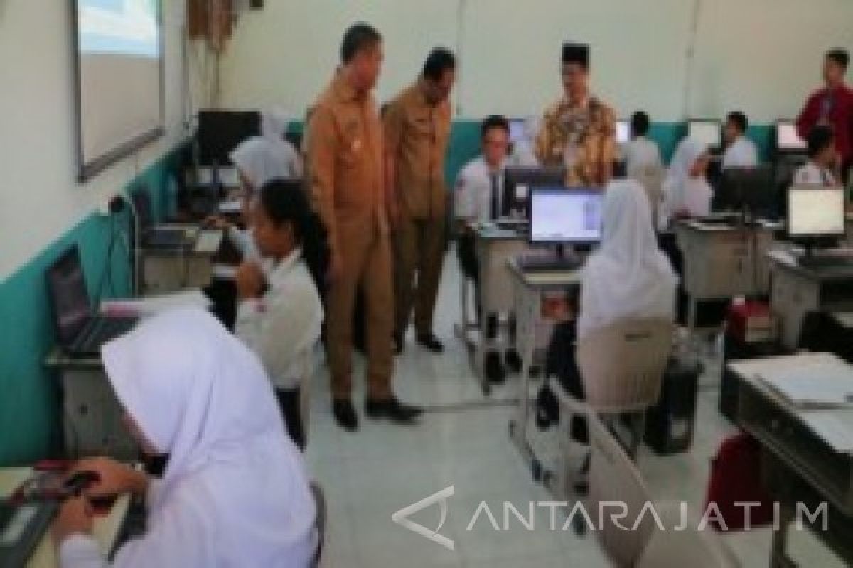 1.025 Siswa SMP di Malang Ikuti UNBK