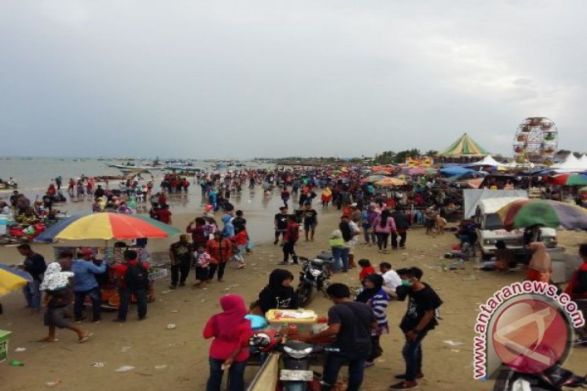 Pengunjung Pantai Angsana Tanbu 1.500 Orang/hari 