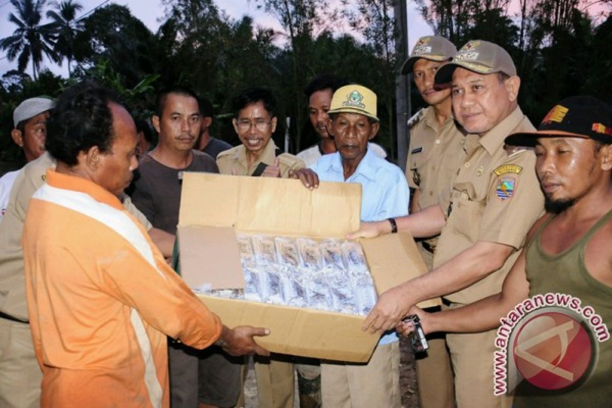 Kotabaru Distribusikan Logistik Bantu Korban Banjir Sengayam 