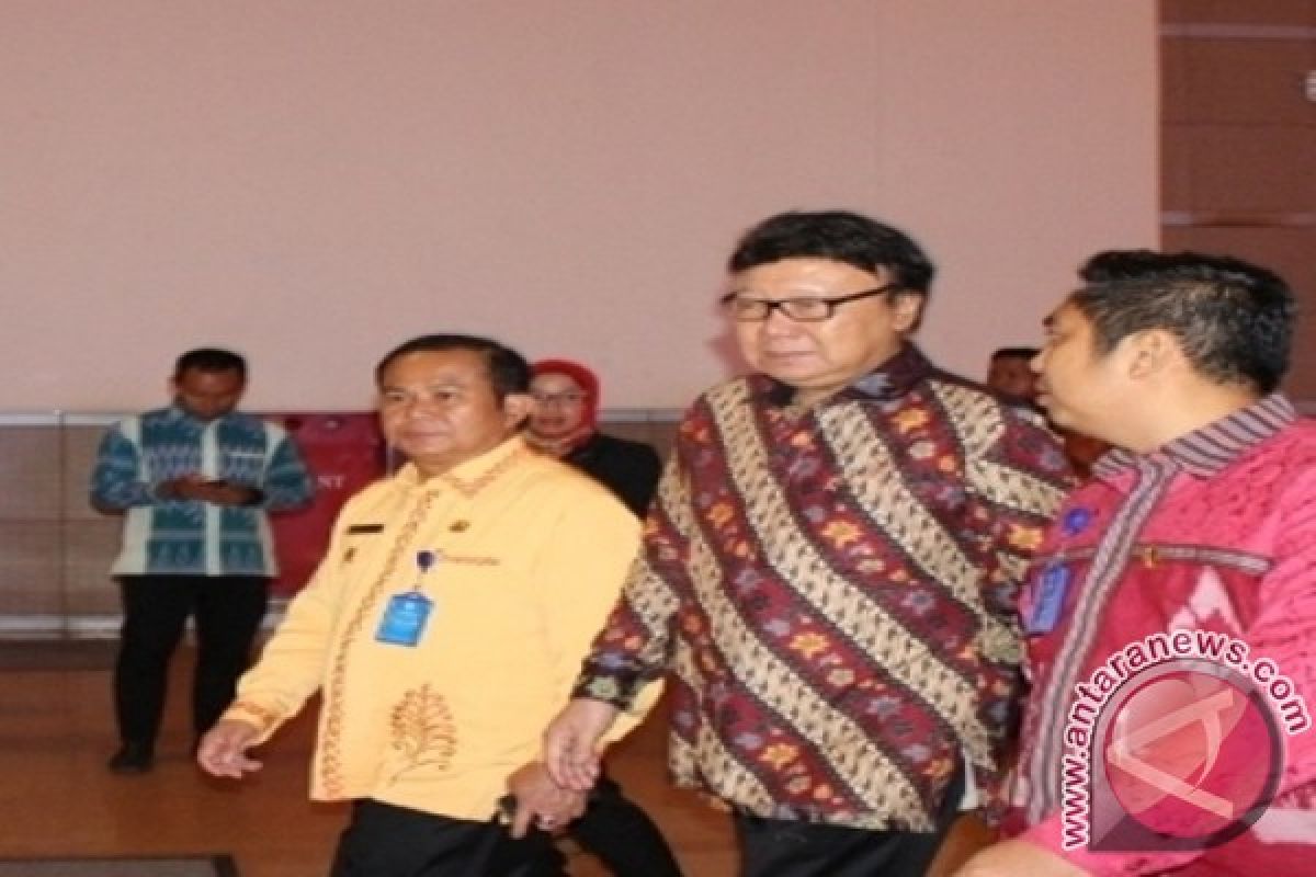 Mendagri Kunjungi Stand Kabupaten Nias