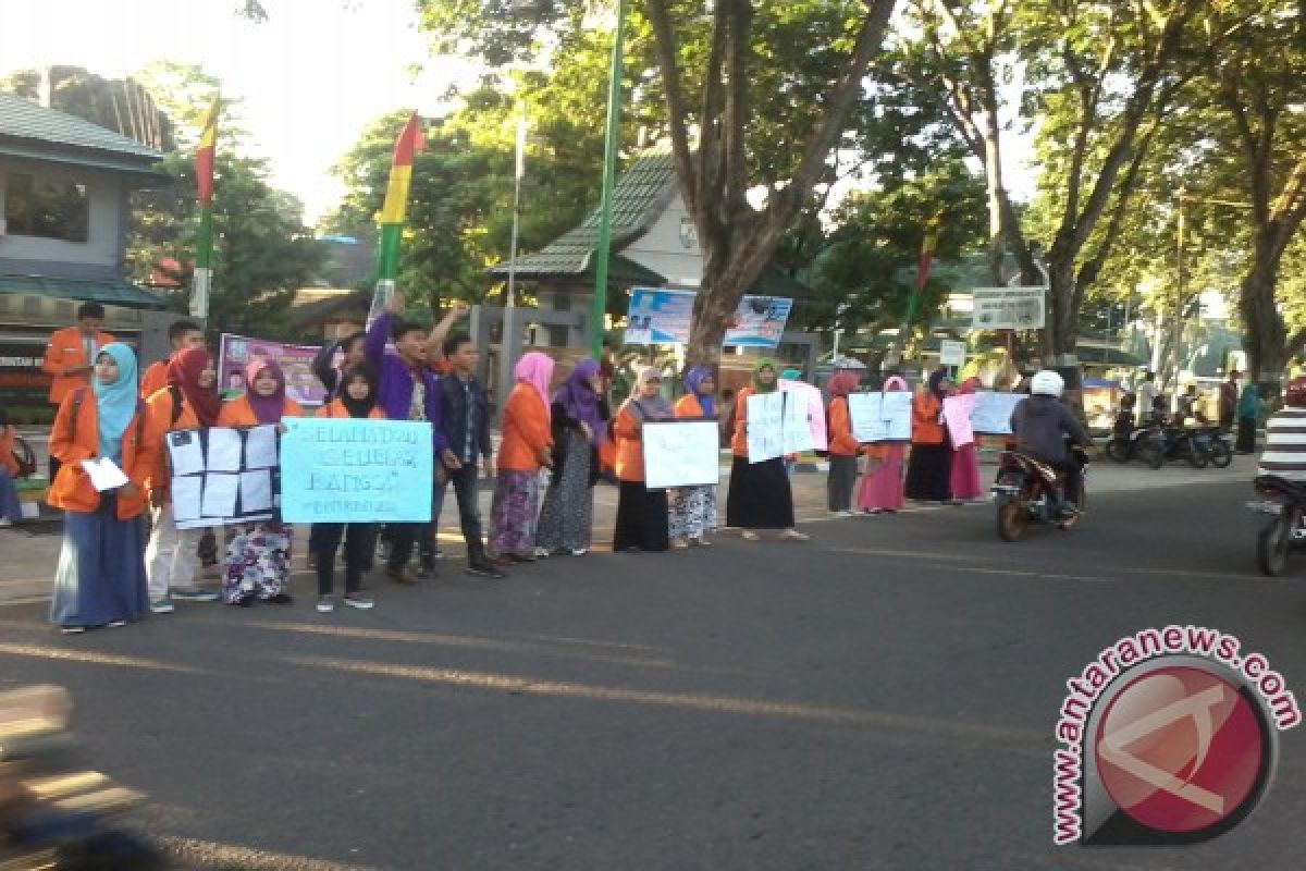 Mahasiswa Jambi gelar aksi solidaritas menentang kekerasan dan pelecehan seksual 