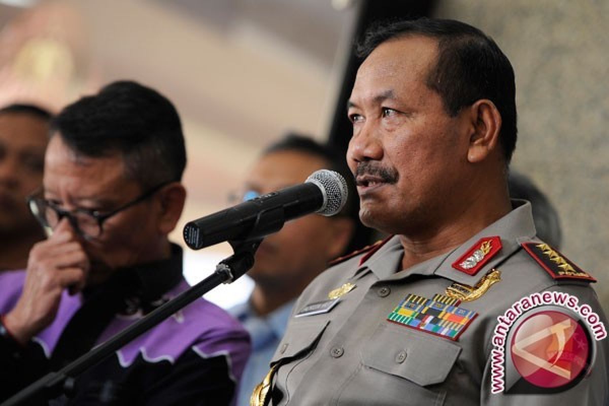 Kapolri Terima Tanda Jasa Dari TNI