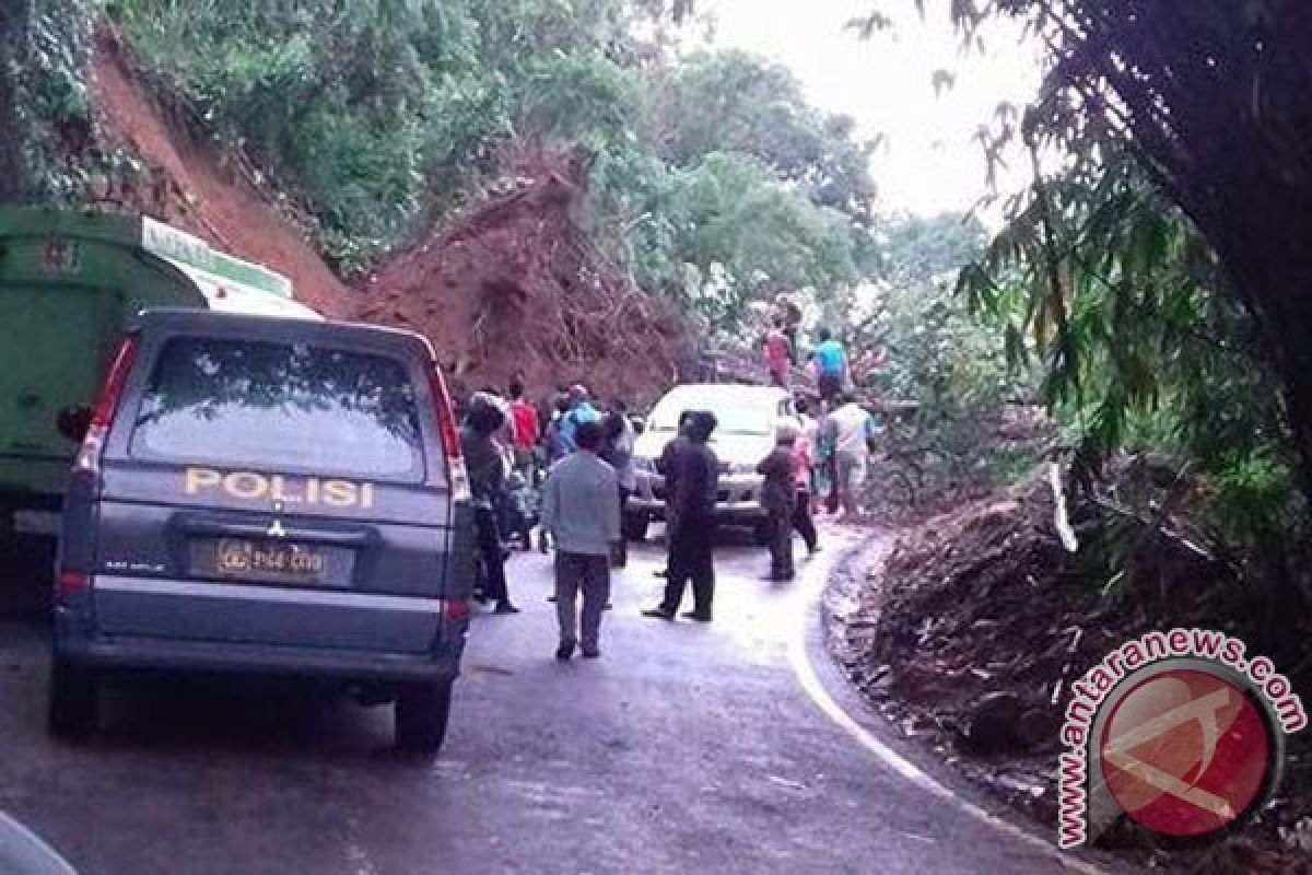 Warga khawatirkan longsor di jalur Bengkulu-Sumsel