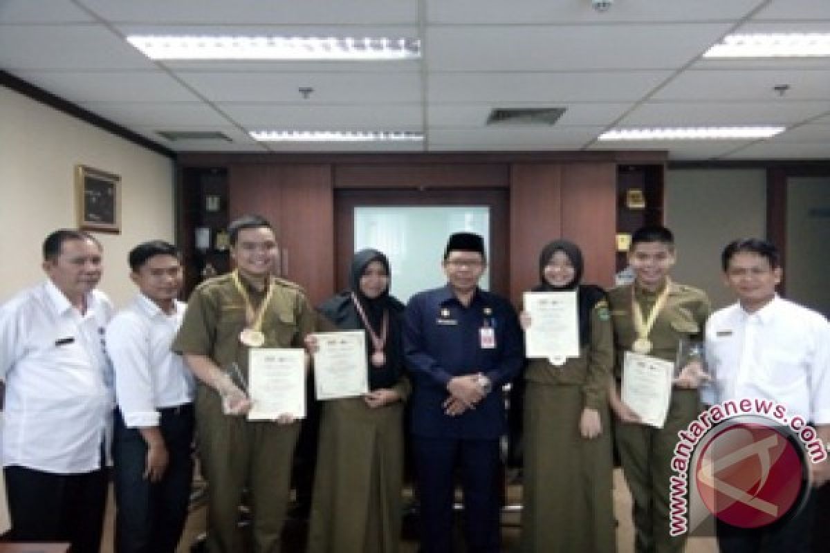 Wakili Indonesia Siswa SMAN 10 Raih Emas