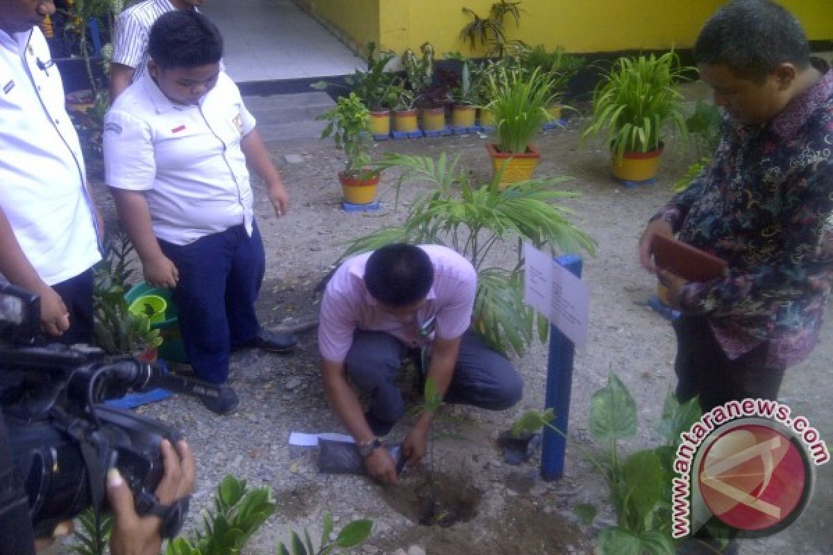 SMP I Marisa Lolos Sekolah Adiwiyata Mandiri 