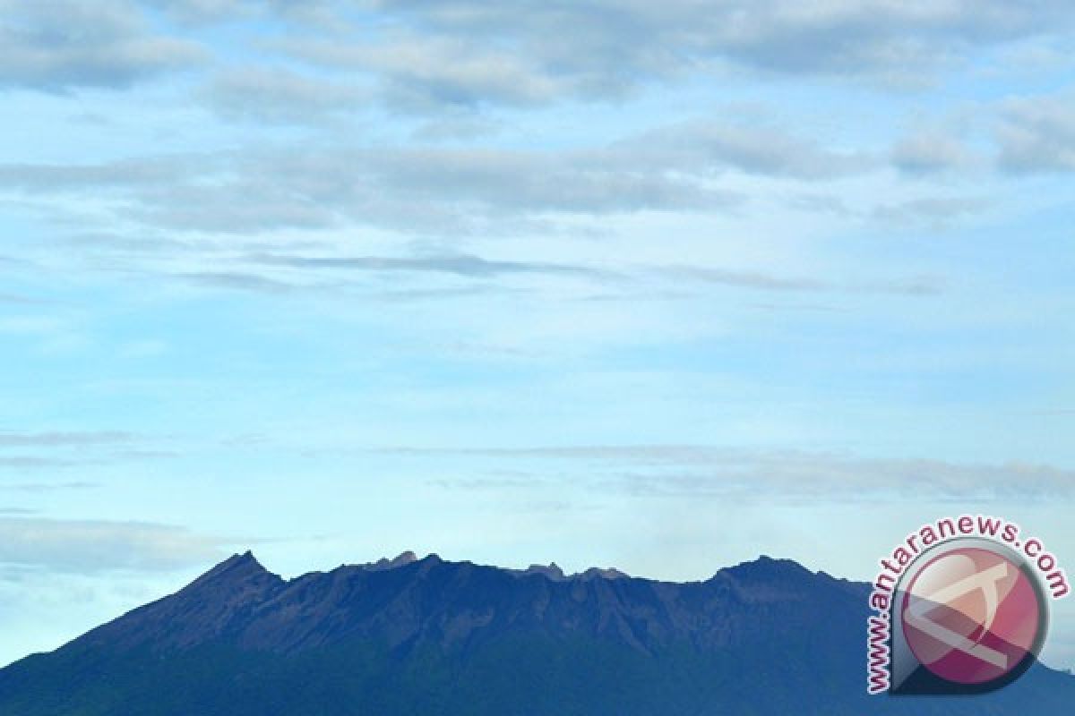 Cuaca buruk menghalangi evakuasi pendaki Gunung Raung