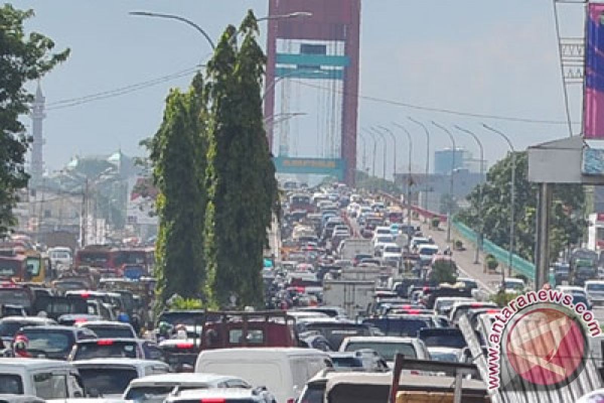 Perbaikan trotoar Jembatan Ampera tuntas sebelum Asian Games 2018