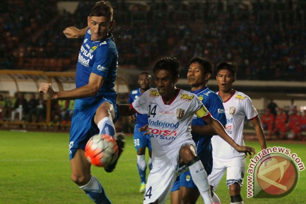 Persib petik kemenangan pertama