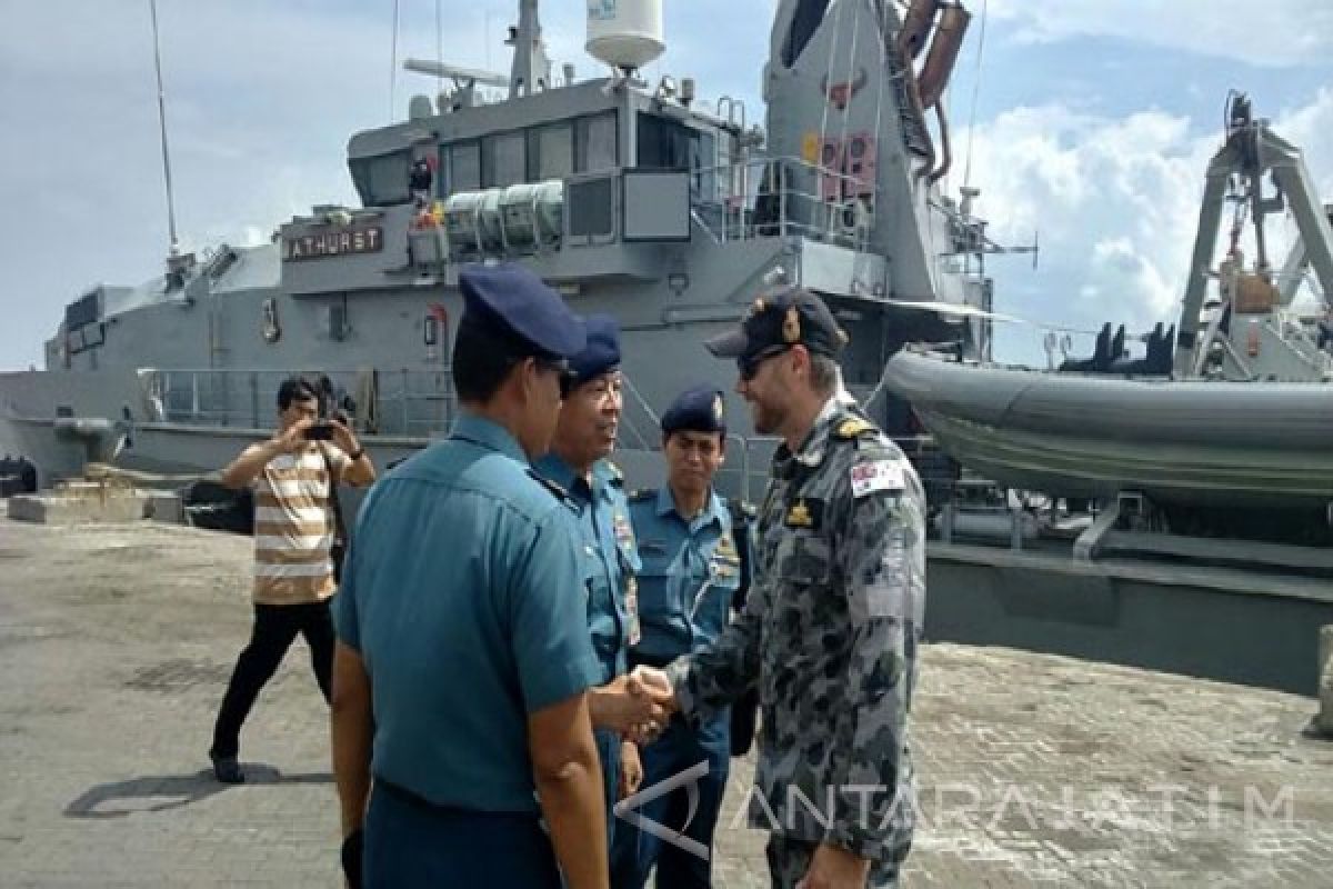 Kapal Perang Australia HMAS Bathurst-85 Singgahi Surabaya