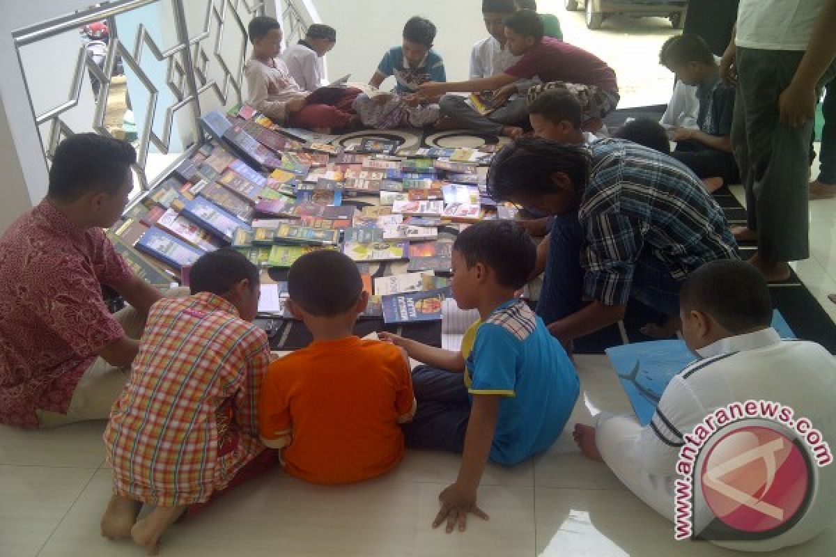 Perpustakaan Pemkab Pohuwato Kunjungi RSUD dan Masjid