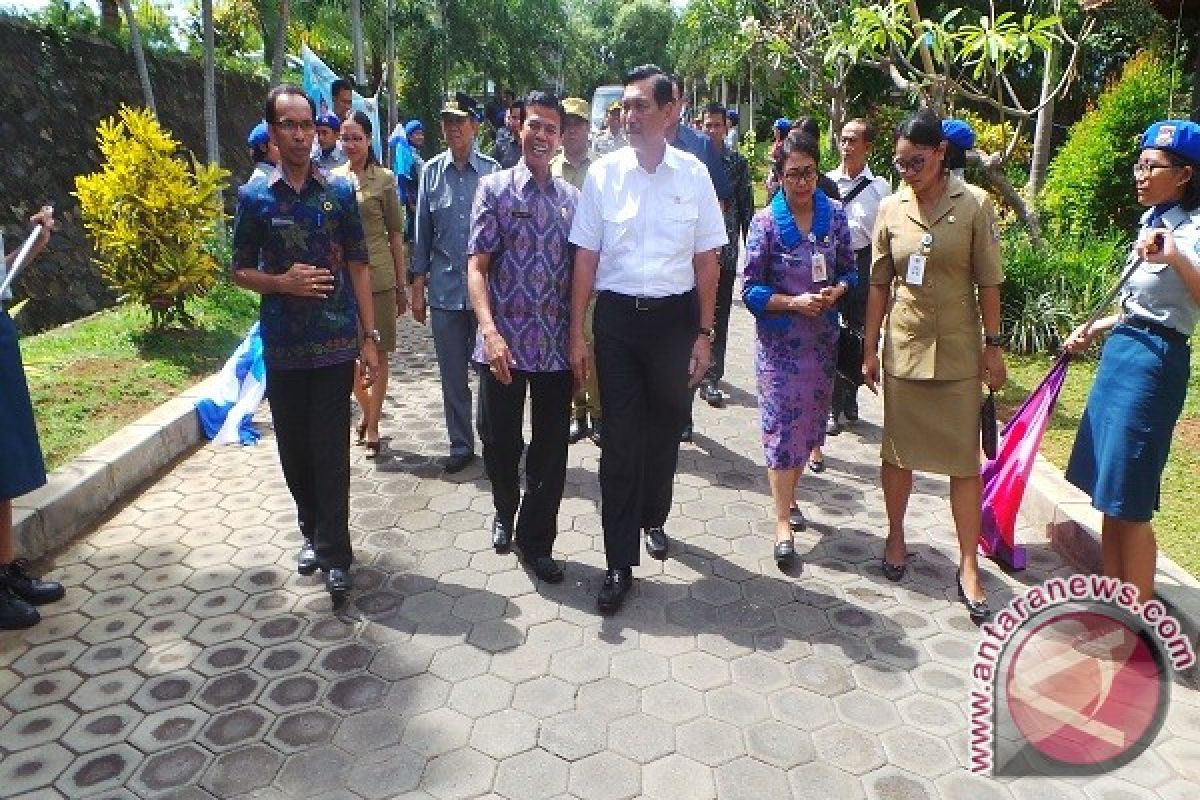 Menko Polhukam Kunjungi SMA Bali Mandara