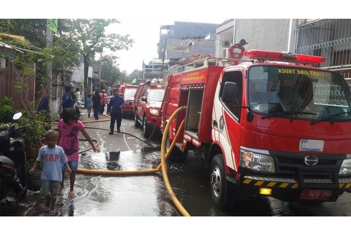 Kebakaran di dekat UNJ mulai dilokalisir