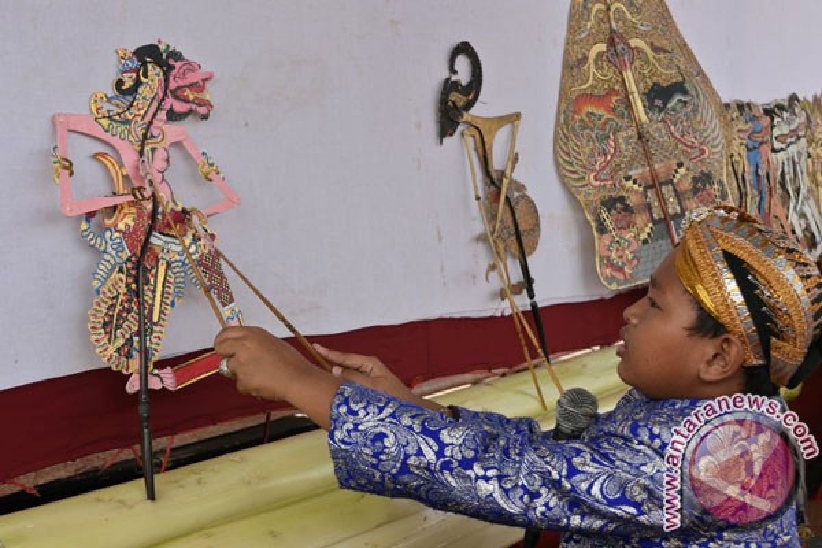 Wayang ingatkan Kartika Soekarno akan Indonesia