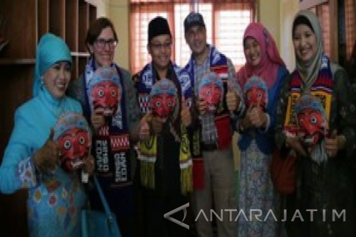 SMPN 26 Malang Dimonitor Delegasi AUstralia