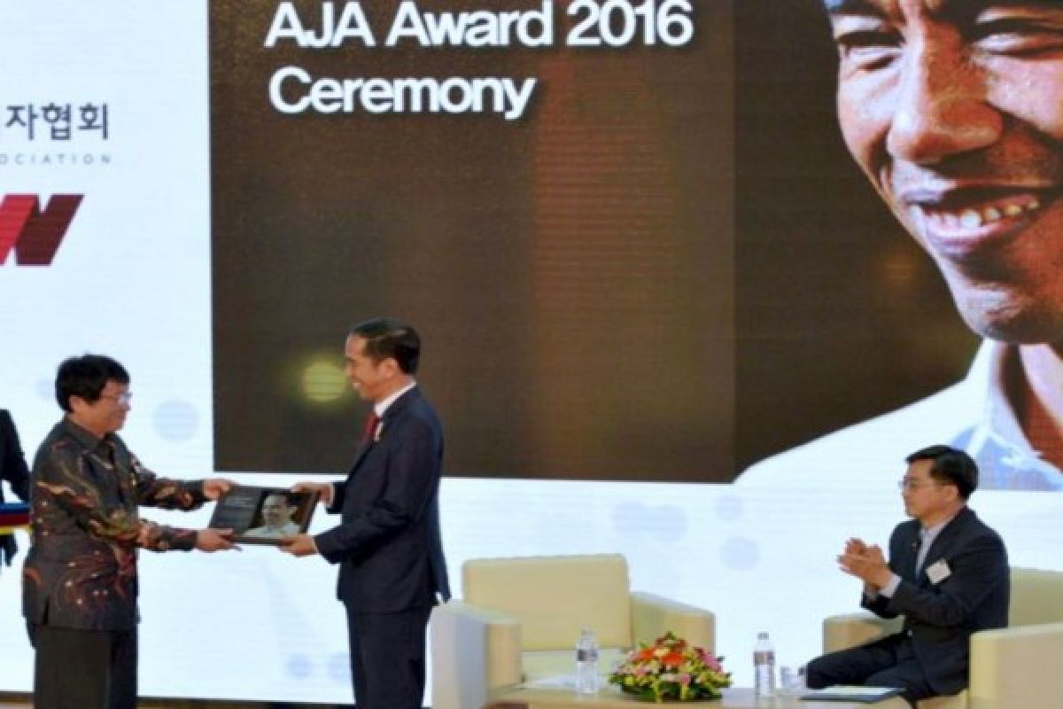 Jokowi terima penghargaan Asia Journalist Association