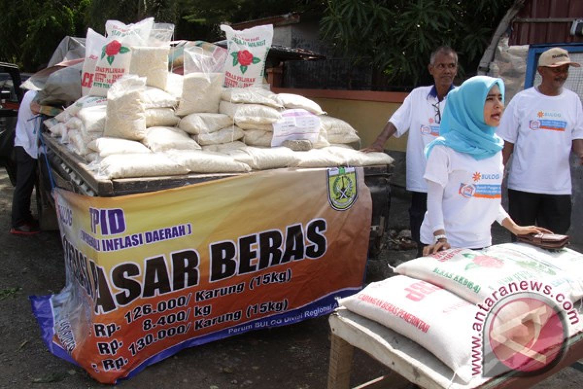 Bulog Meulaboh gelar pasar murah