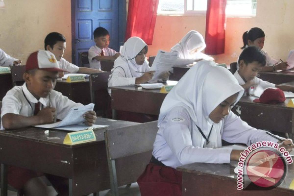 4.583 Siswa Karimun Ikuti US Hari Pertama