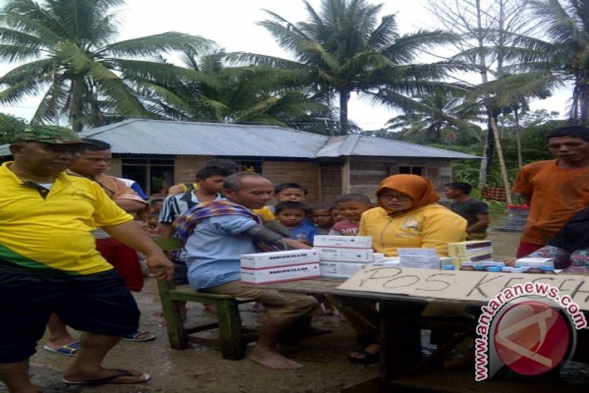 Korban Banjir Periksa Kesehatan 