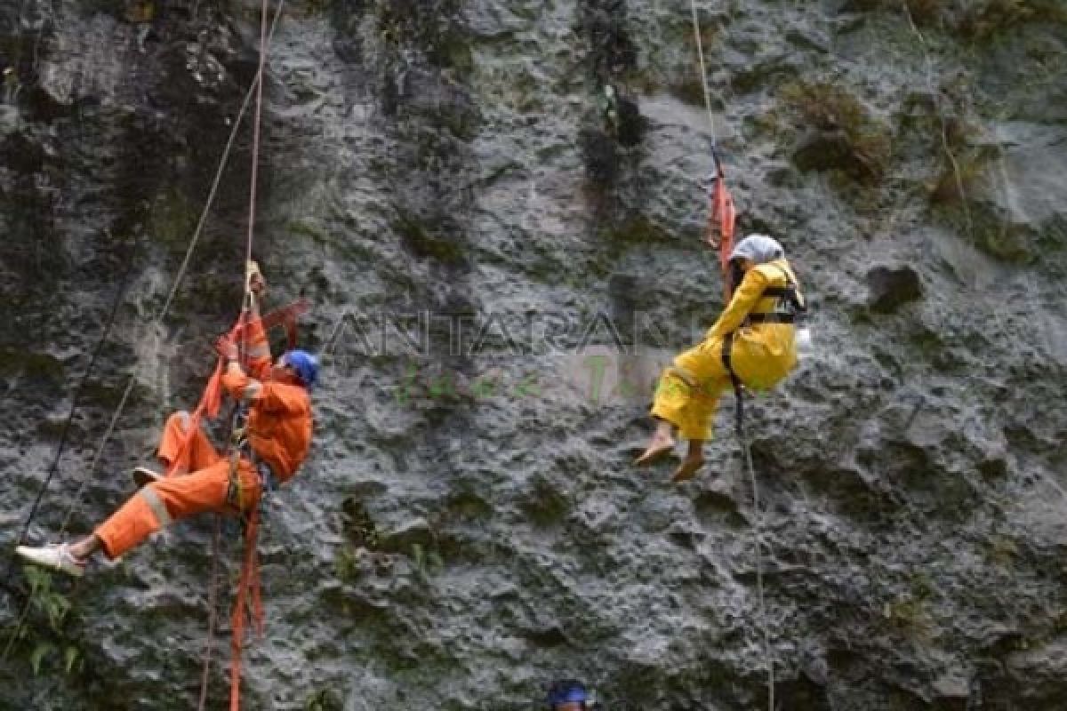 Lima pemanjat Indonesia berhasil taklukkan Troll Wall di Norwegia - ANTARA News Megapolitan