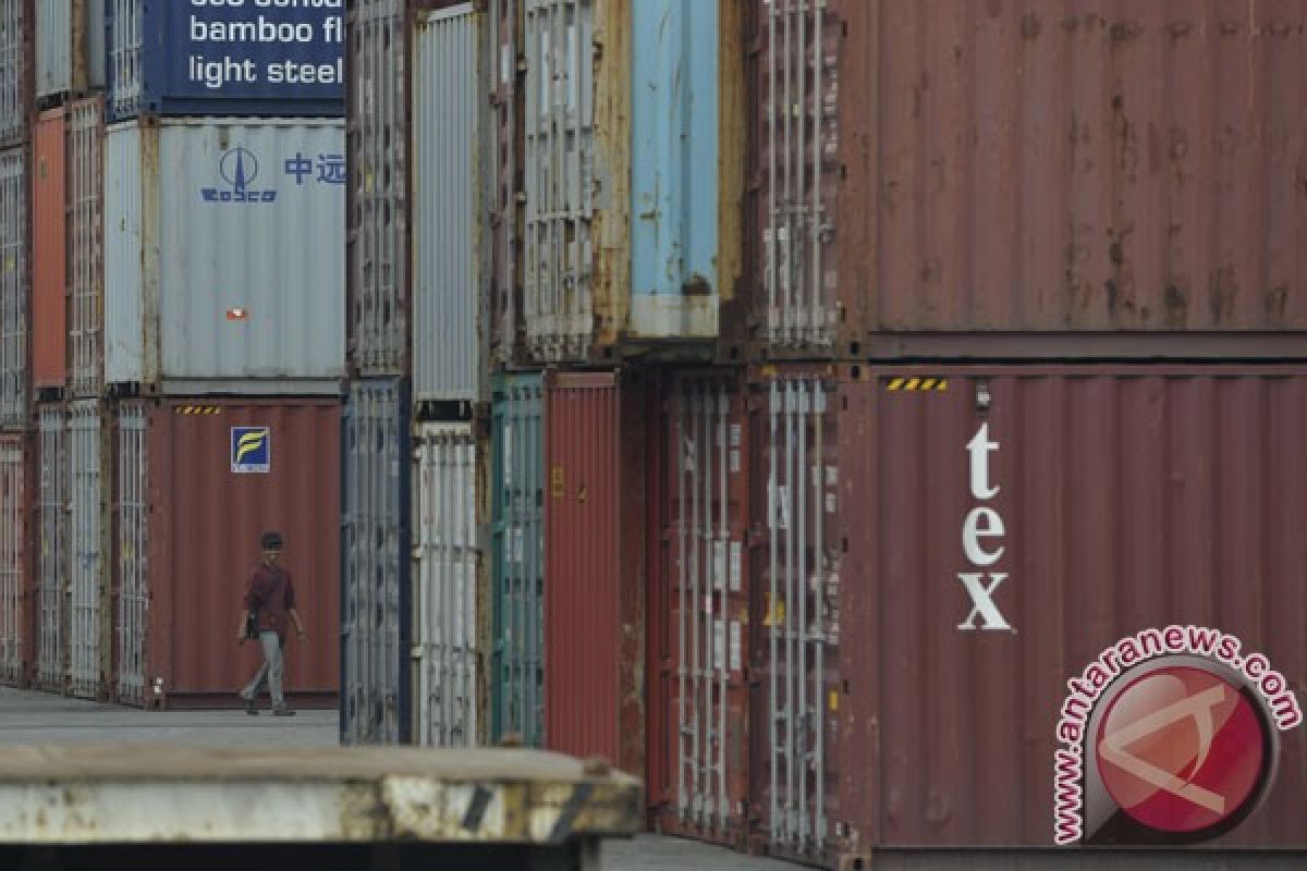 Indonesia begins to post surplus in international trade