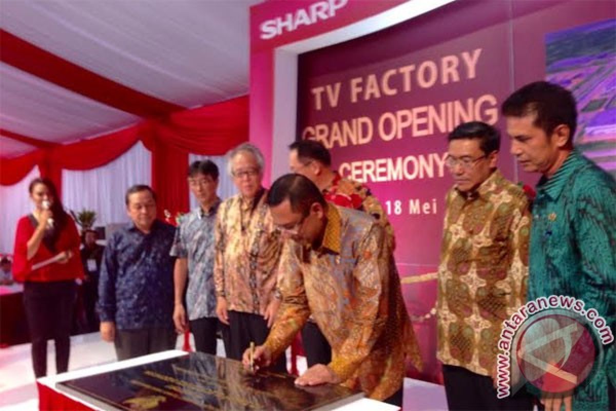 Pabrik televisi LCD Sharp resmi beroperasi