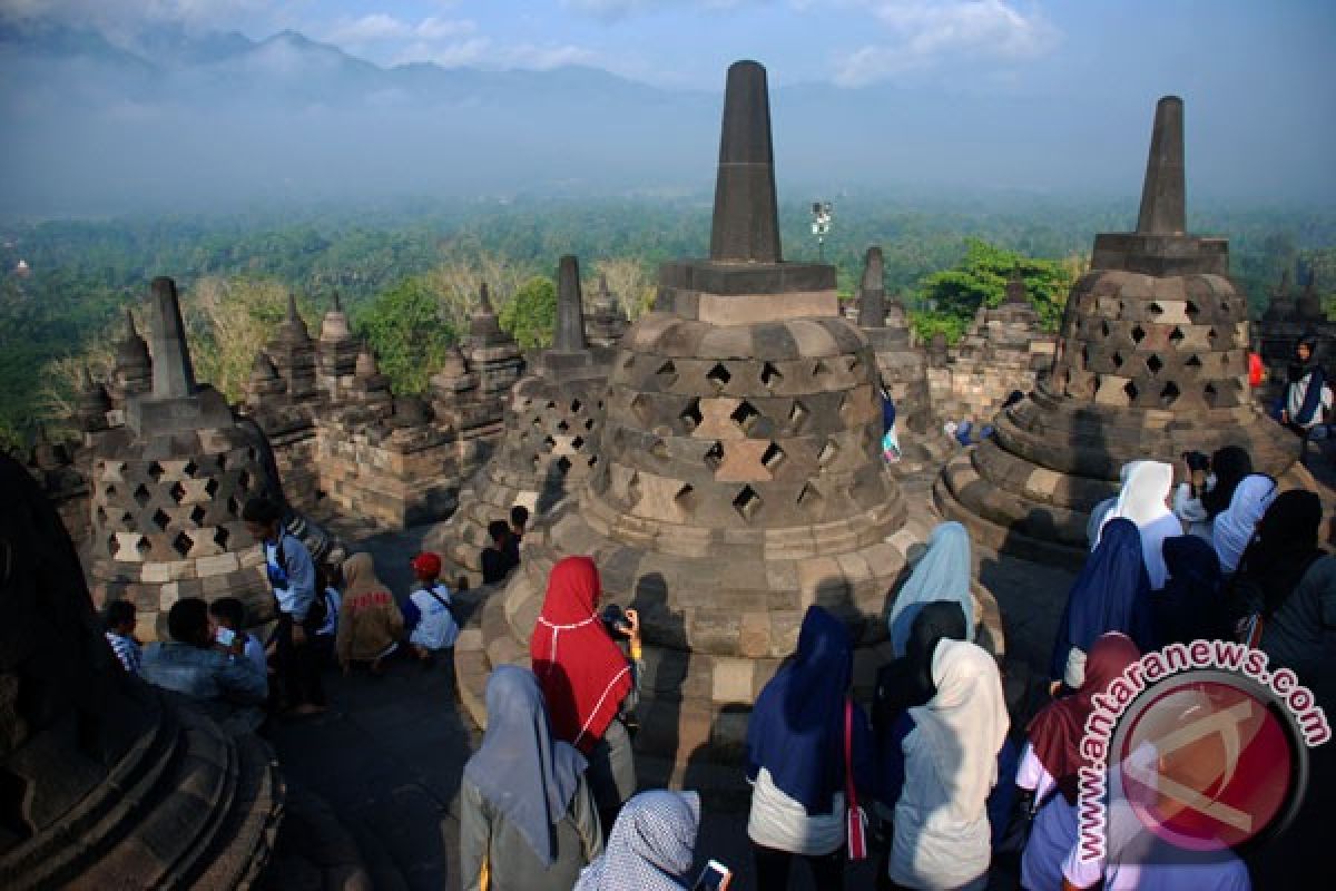 Agar tak rusak Borobudur dilarang pegang patung