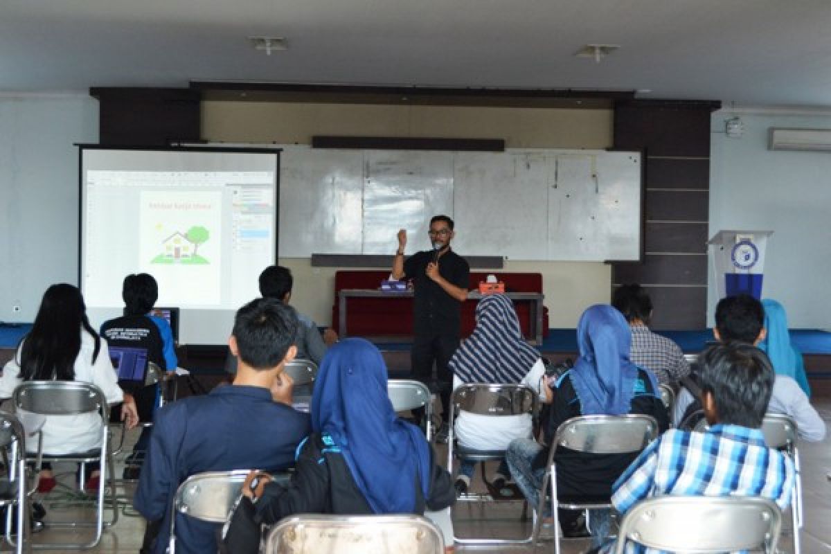 Antusiasme peserta workshop photoshop and e-commerce Hima TI Darmajaya