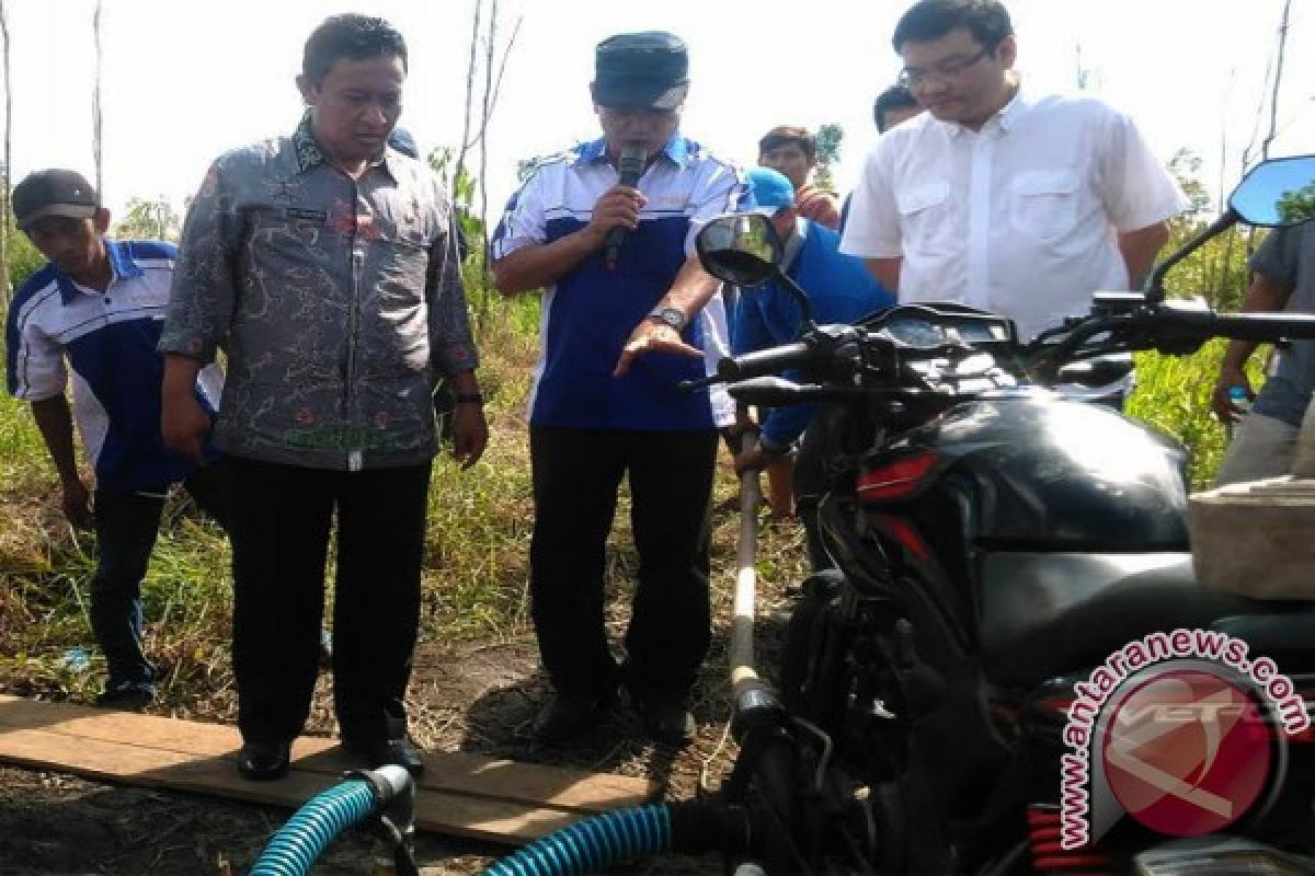 Bupati Pulpis "Terpikat" Alat Pemadam Kebakaran Bermesin Sepeda Motor