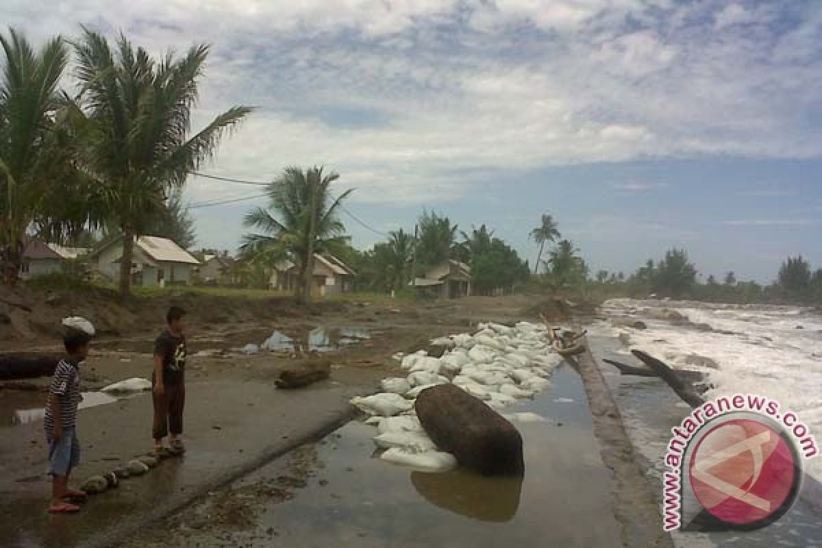 Abrasi Pantai di Aceh Barat Semakin Meluas