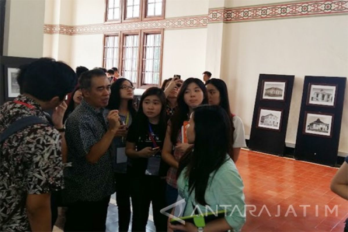 Mahasiswa Malaysia Telusuri Arsitektur Kolonial di Surabaya
