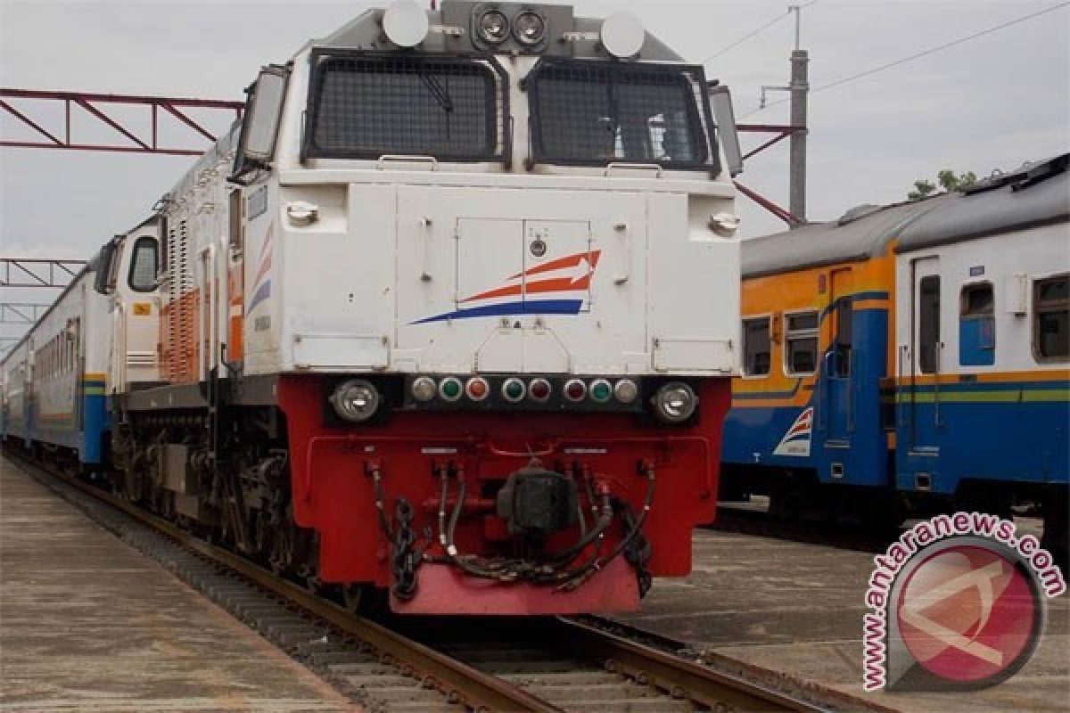 KRL Pangrango anjlok di Cibadak