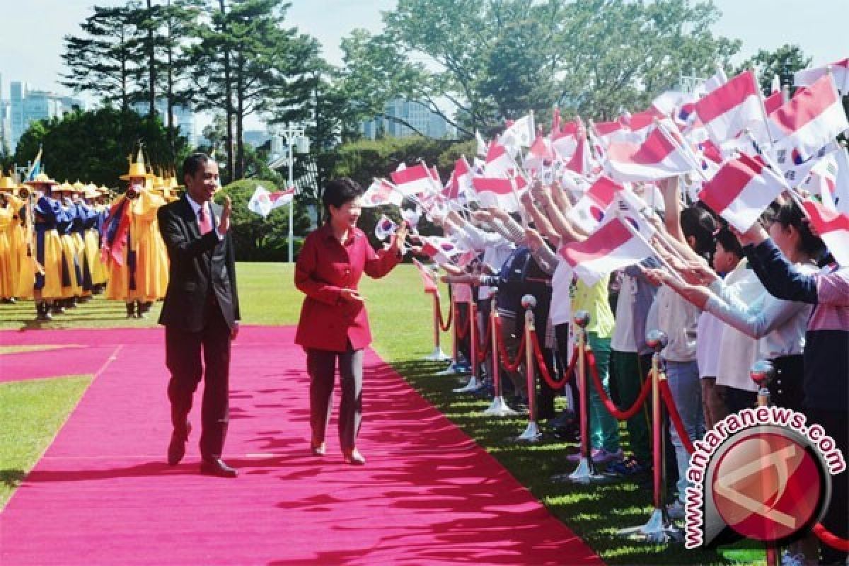 Jokowi disambut "Halo-halo Bandung" di Bangkok