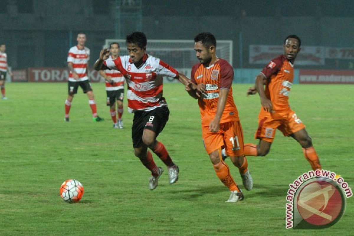 PBFC ditahan Semen Padang tanpa gol