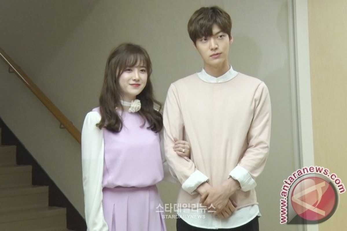 Ahn Jae Hyun-Hye Sun sumbangkan hadiah pernikahan ke RS