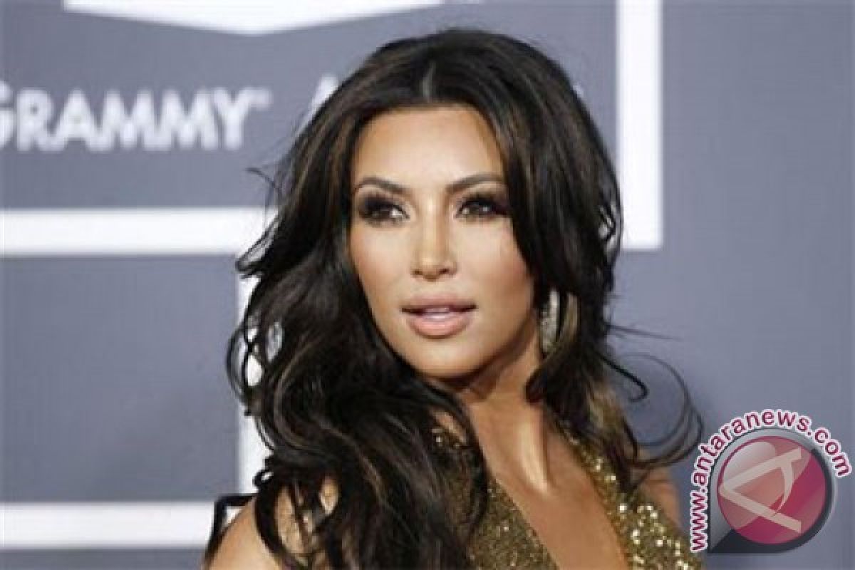 Kim Kardashian ditodong pistol di Paris