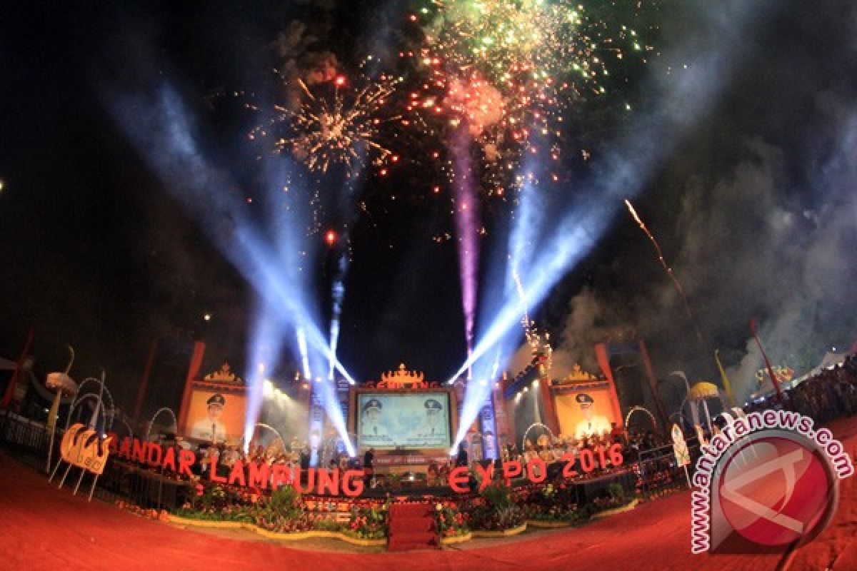 Pesta Kembang Api Meriahkan Pembukaan Bandarlampung Expo 2016