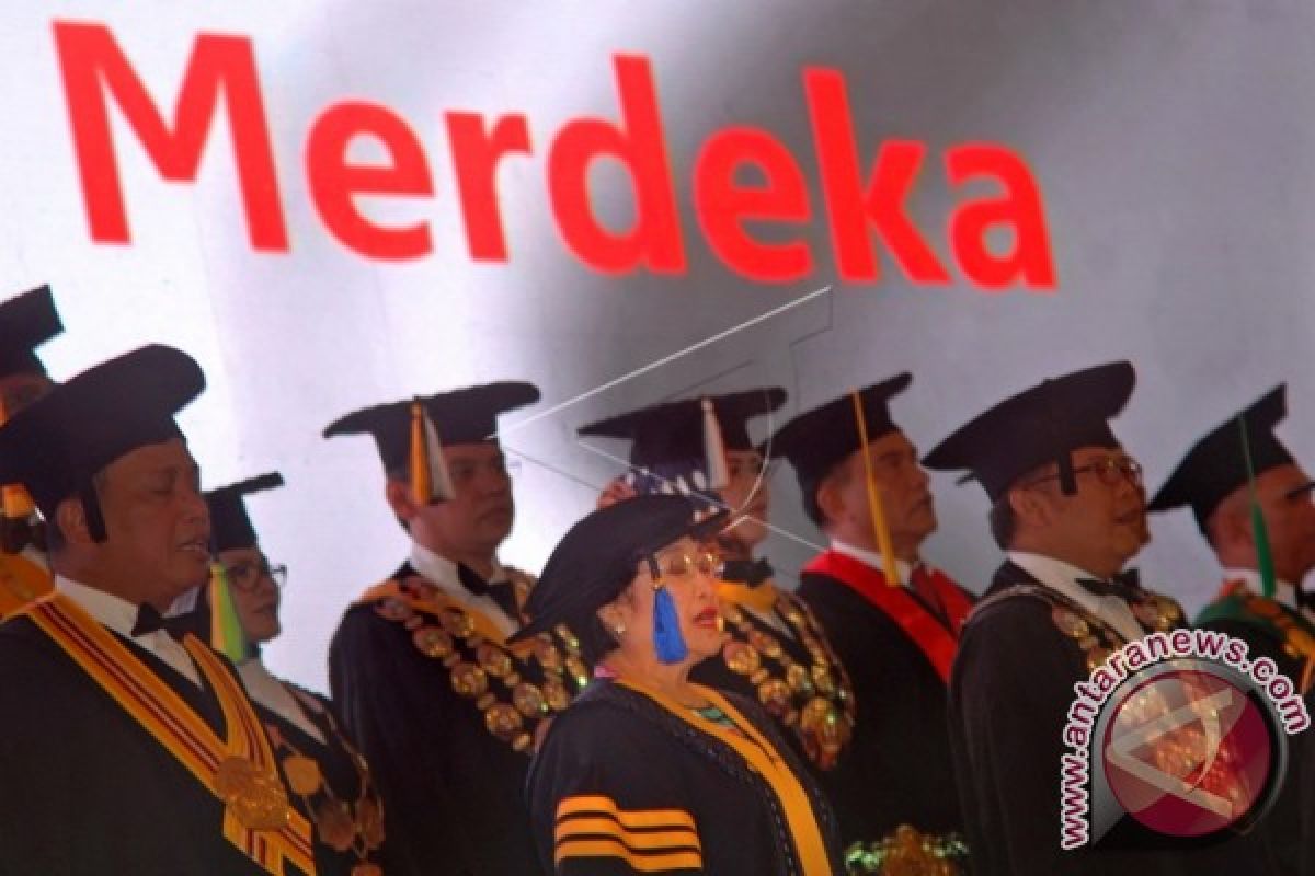 Pajajaran University Awards Honorary Doctorate To Megawati