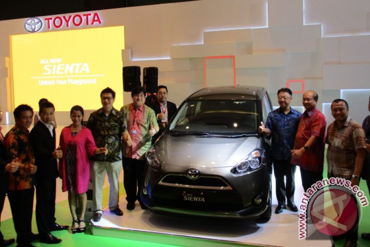 Toyota perkenalkan Sienta di Pameran Otomotif Medan